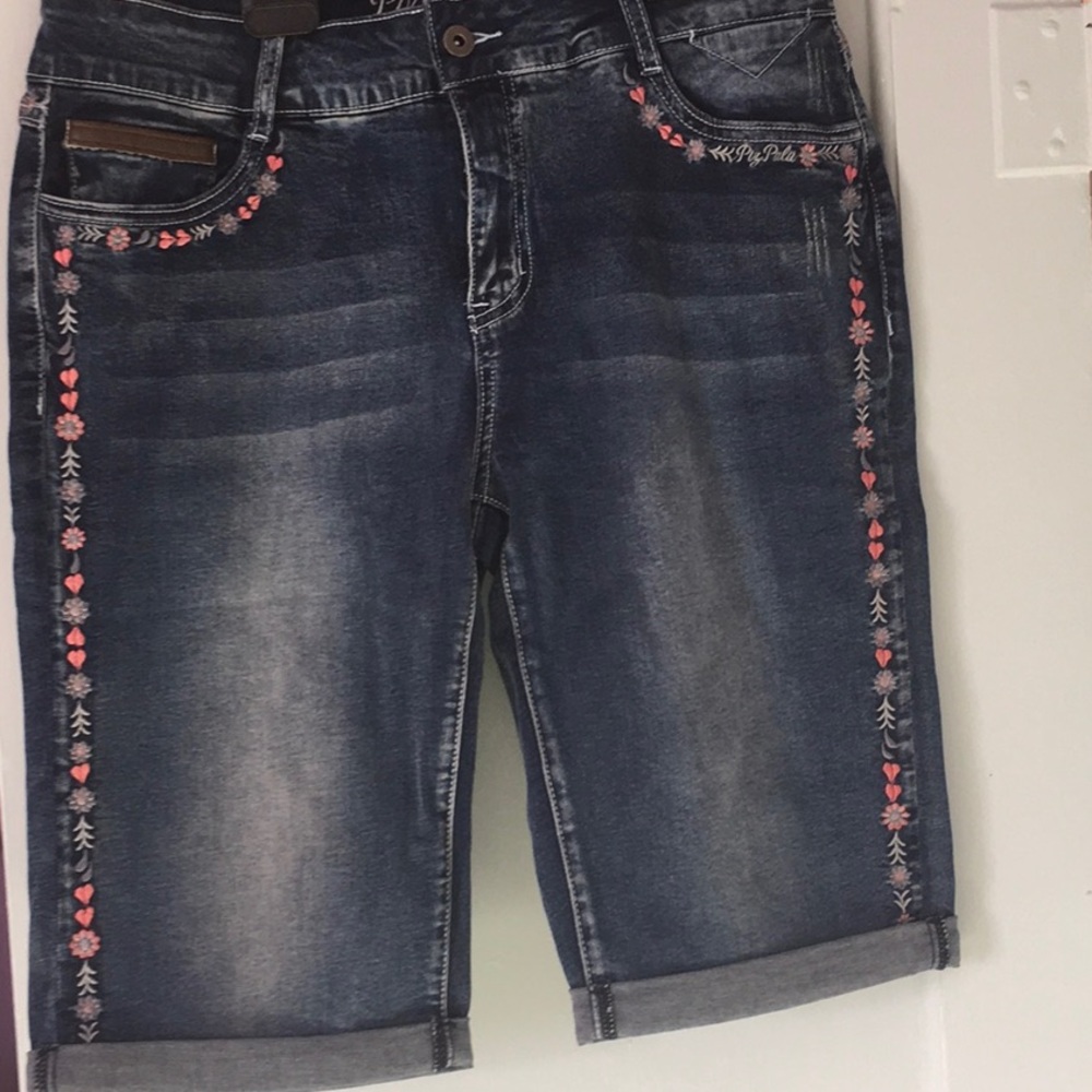 Stretch Denim Embroidered Shorts 12“inseam from Austria, Size EU42, US12